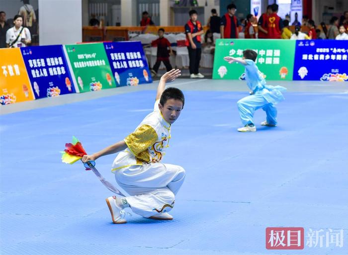 九游体育入口-700人奔向这里，阳光体育“趴”嗨翻天