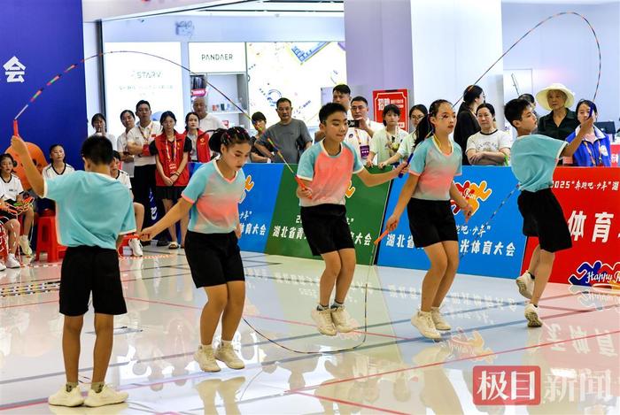 九游体育入口-700人奔向这里，阳光体育“趴”嗨翻天