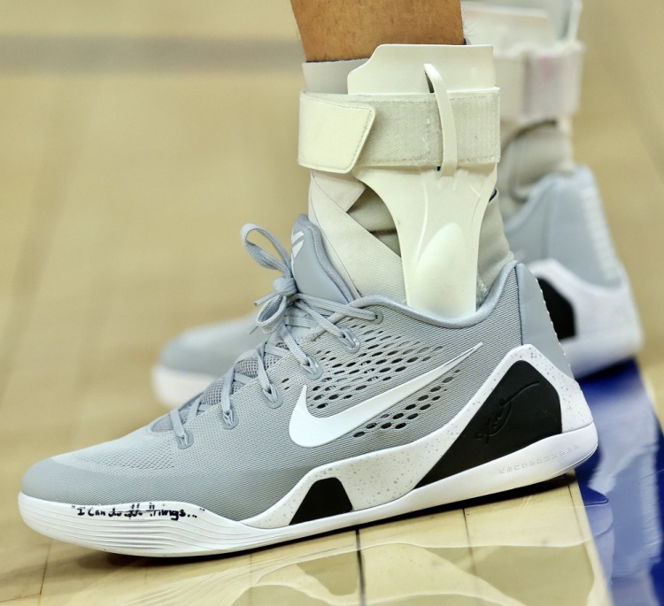 “凡事我都能做”!库里今日上脚科比 9战靴 灰白黑配色简洁低调