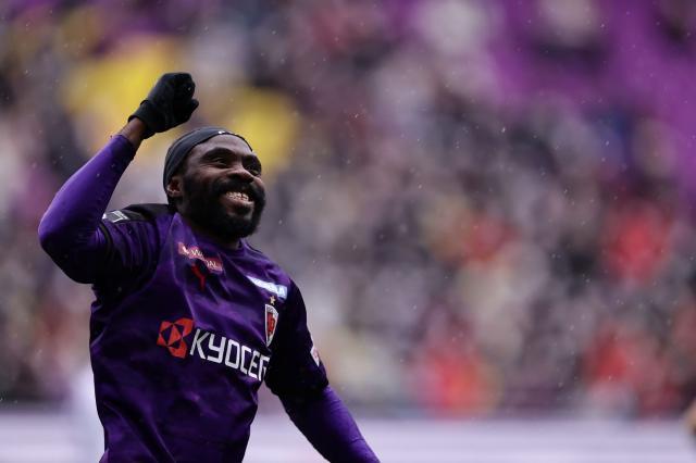 1645267173118014935.jpg 比分直播-广岛的联赛揭幕战: 雪景+烧酒+烤串+围观少女偶像