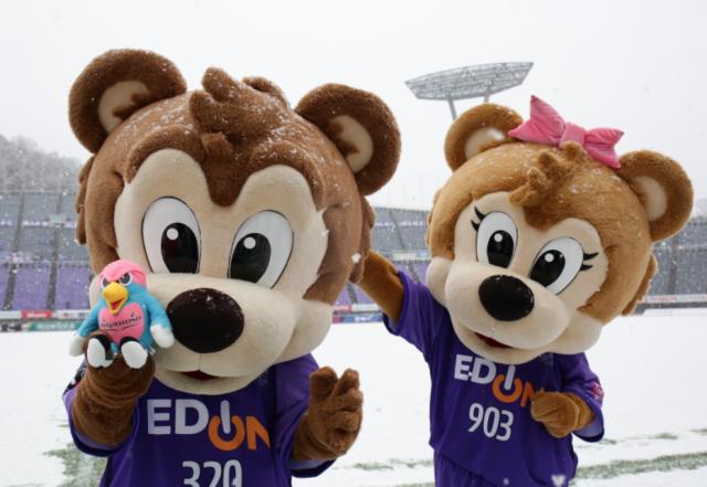 1645267746724086133.png 比分直播-广岛的联赛揭幕战: 雪景+烧酒+烤串+围观少女偶像