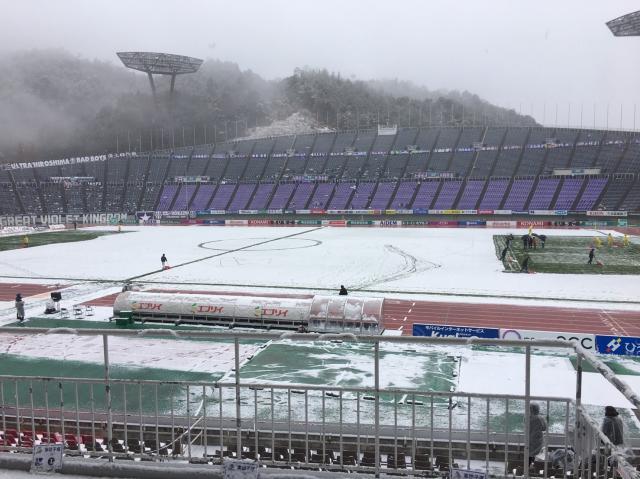 1645267647525002991.jpg 比分直播-广岛的联赛揭幕战: 雪景+烧酒+烤串+围观少女偶像
