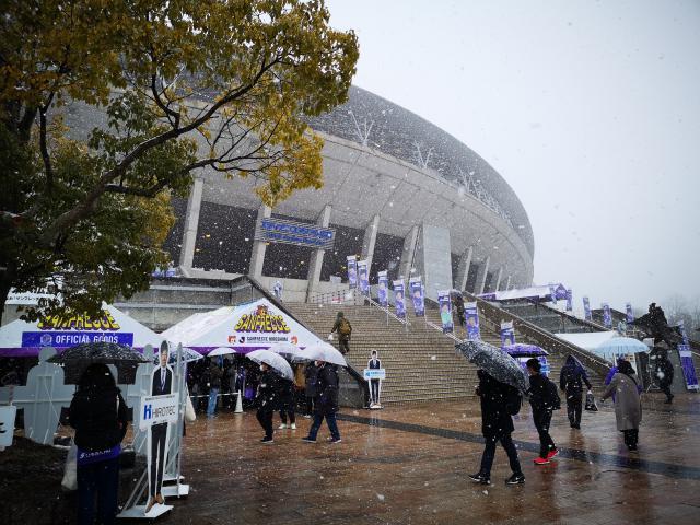 1645268605273008491.jpg 比分直播-广岛的联赛揭幕战: 雪景+烧酒+烤串+围观少女偶像