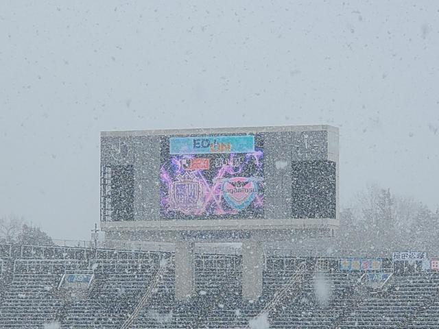 1645268980268086690.jpg 比分直播-广岛的联赛揭幕战: 雪景+烧酒+烤串+围观少女偶像