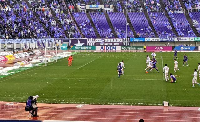 1645268746527028160.jpg 比分直播-广岛的联赛揭幕战: 雪景+烧酒+烤串+围观少女偶像