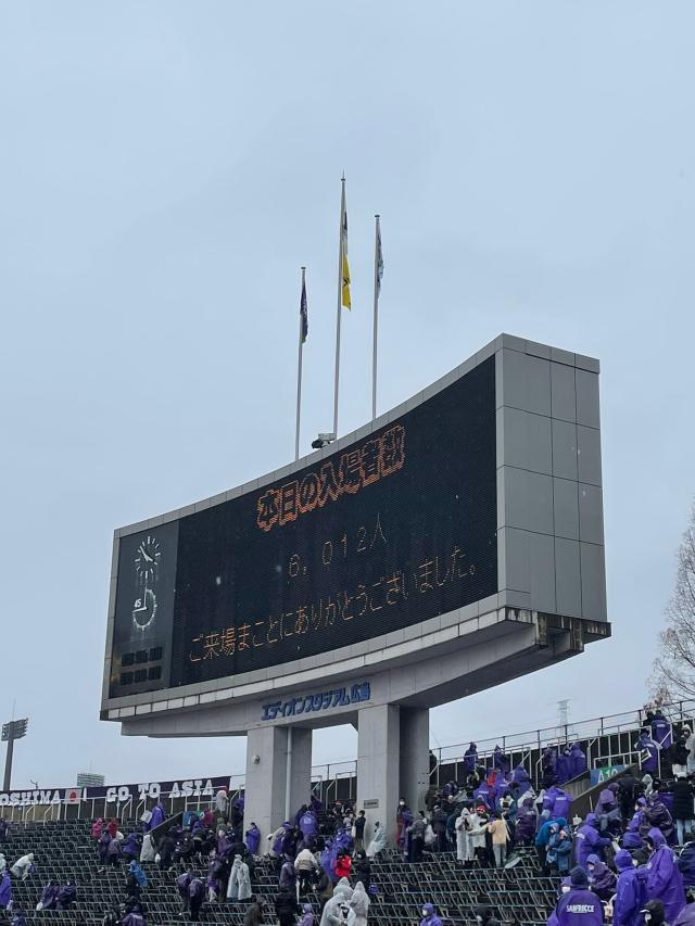 1645268957942051102.jpg 比分直播-广岛的联赛揭幕战: 雪景+烧酒+烤串+围观少女偶像