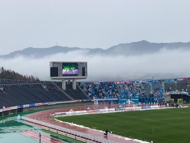 1645269194241068427.jpg 比分直播-广岛的联赛揭幕战: 雪景+烧酒+烤串+围观少女偶像