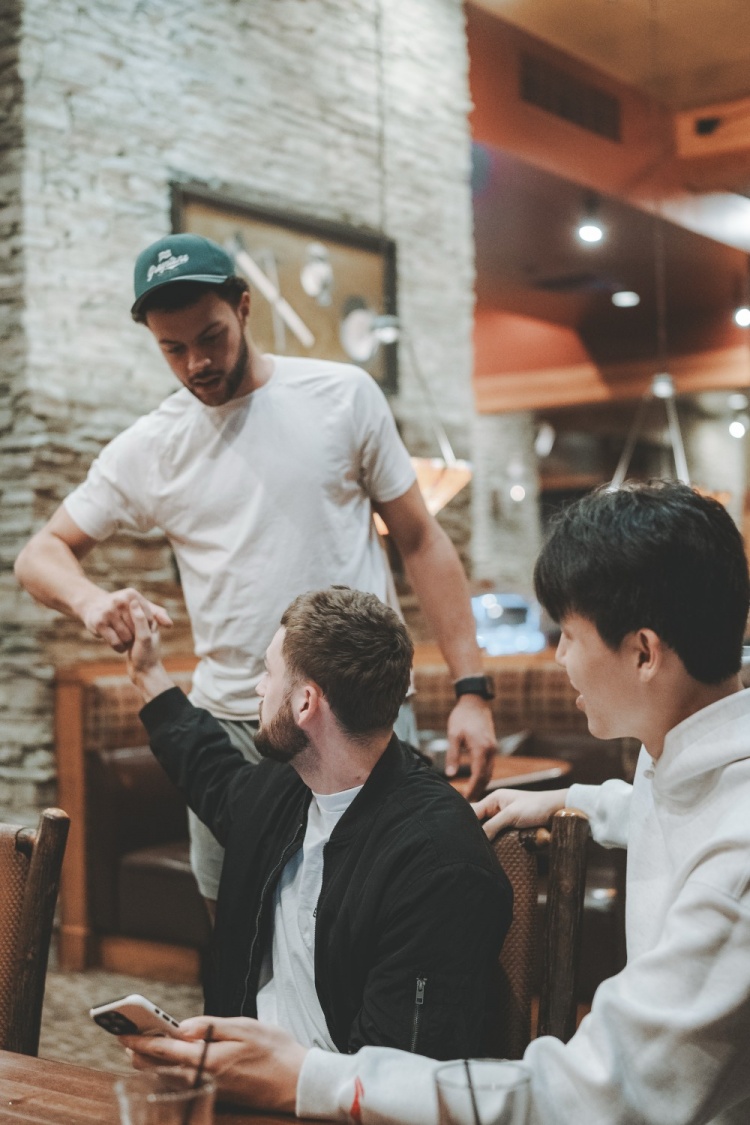 九游体育登录-其乐融融！杨瀚森上周末做东 请混音队全队聚餐🍽️